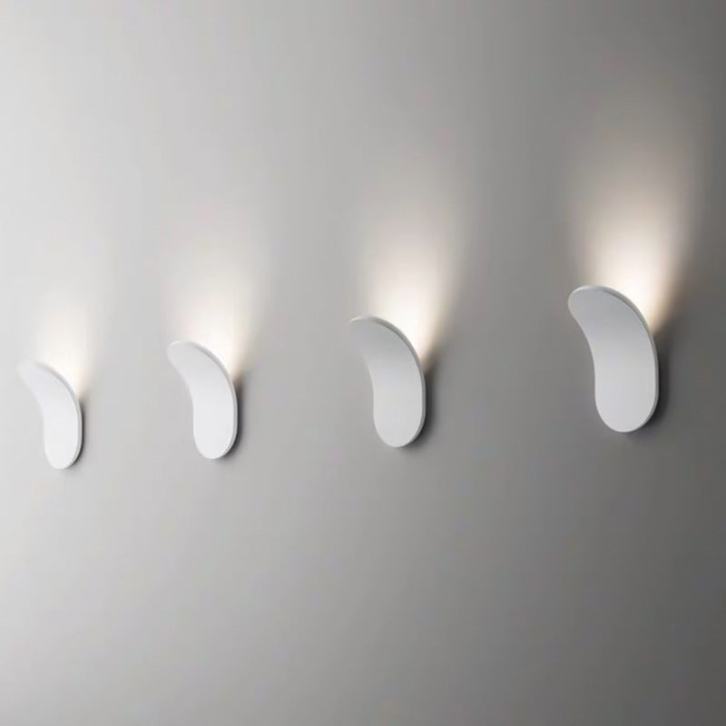 NORDORIS - Modern Wall Lamp with Artistic Appeal