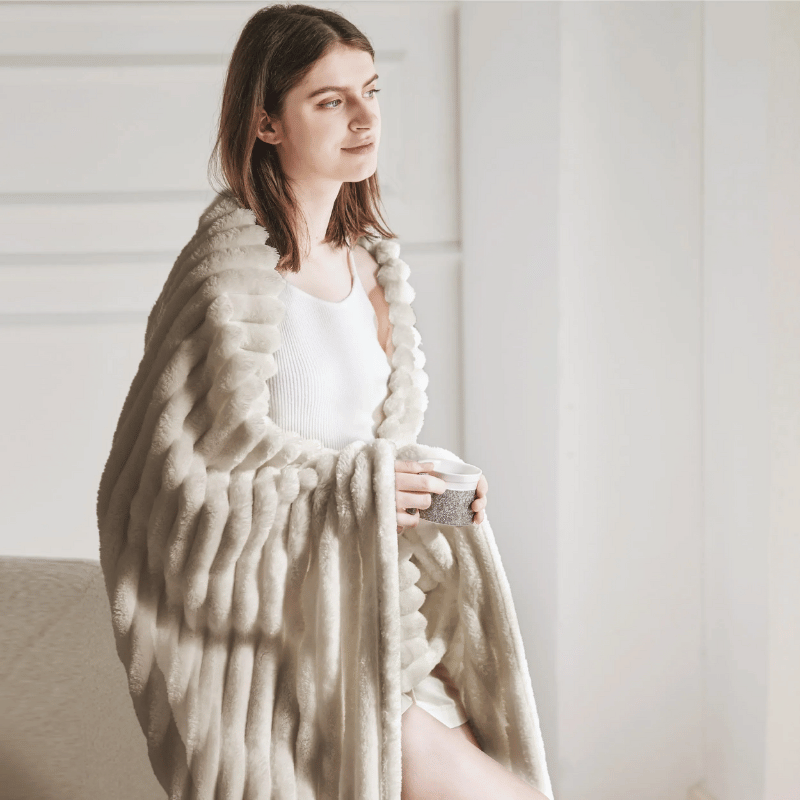 Luxe Fleece Blanket - Warm, Soft and Stylish for Home