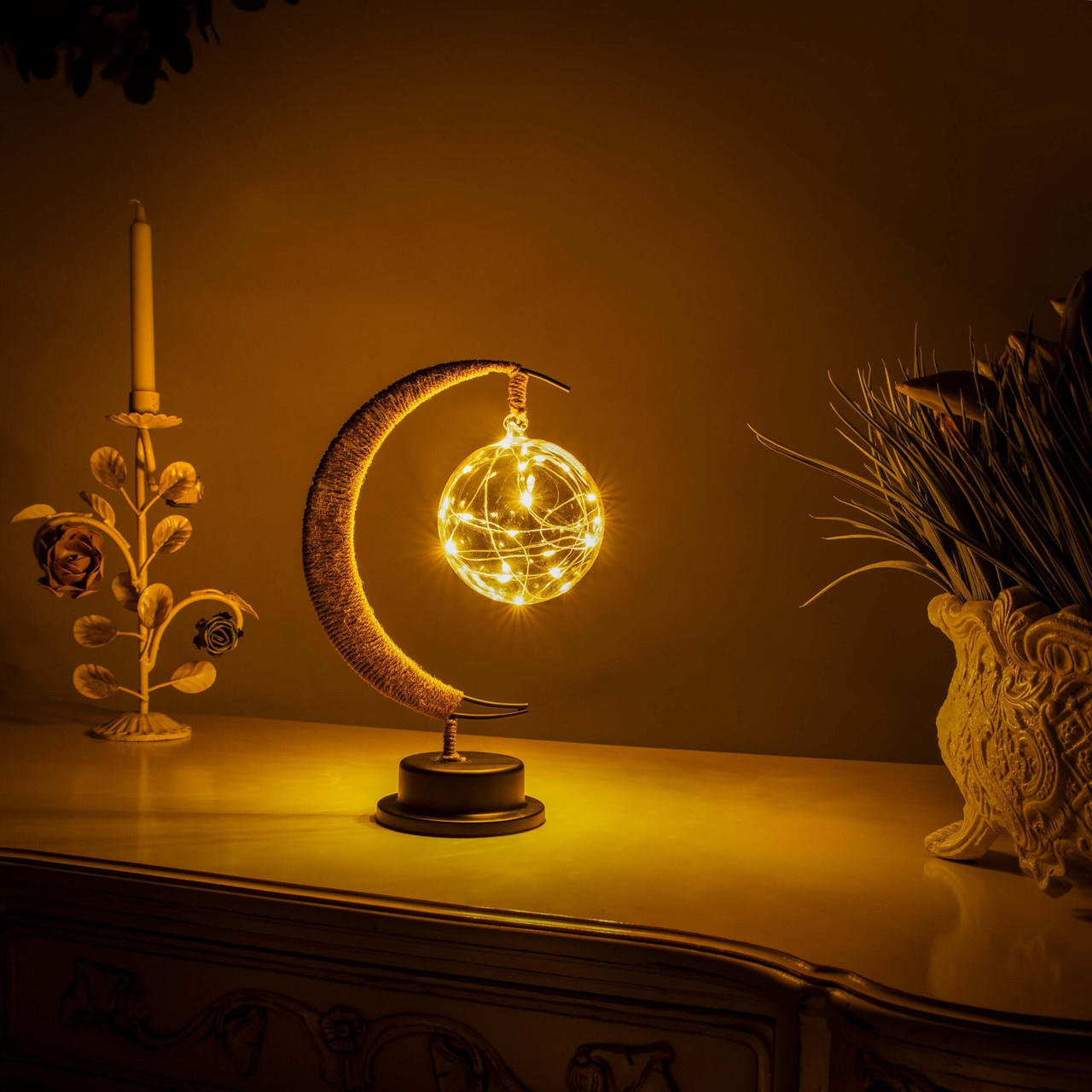 LunariaGlow - Half Moon Lamp