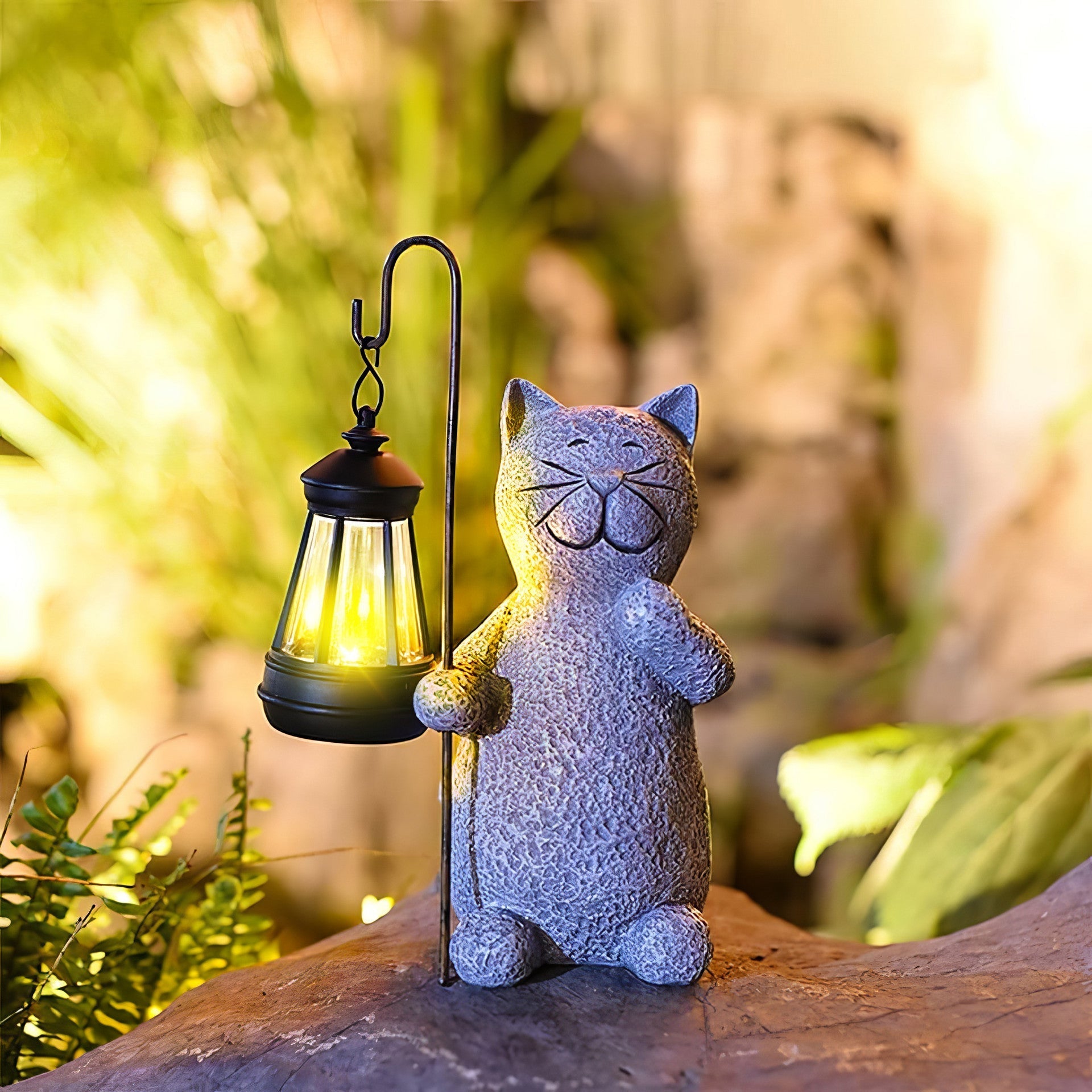 LumiFelis - Golden Glow Cat: A Magical Garden Lamp