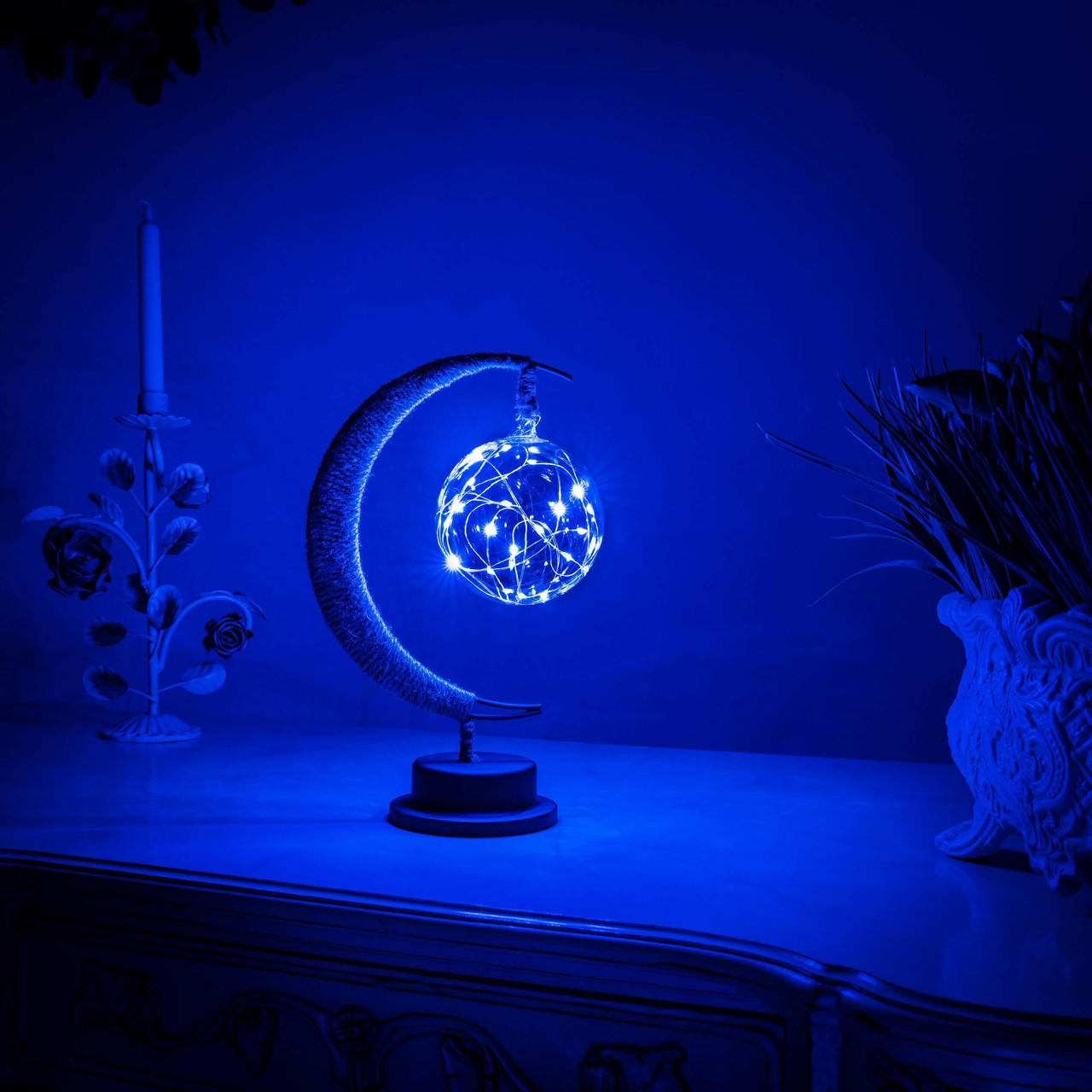 LunariaGlow - Half Moon Lamp