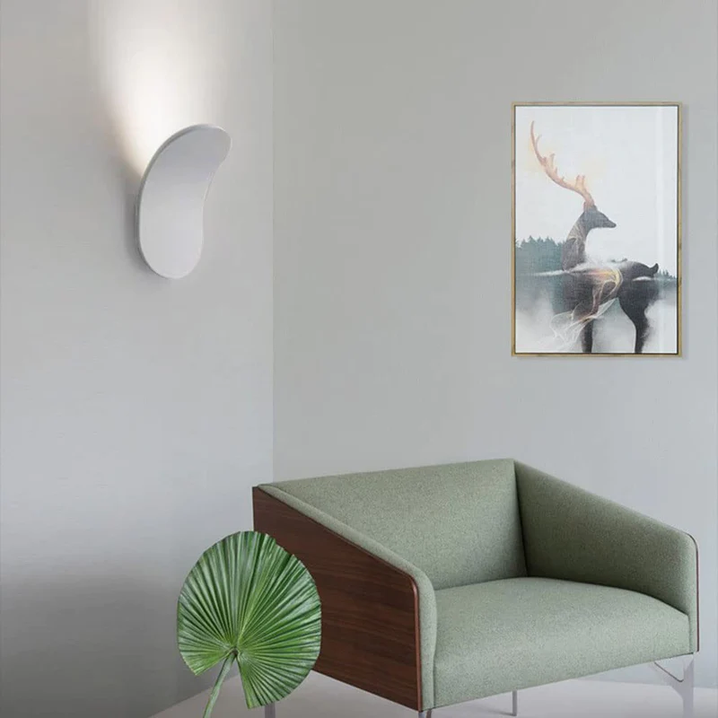 NORDORIS - Modern Wall Lamp with Artistic Appeal