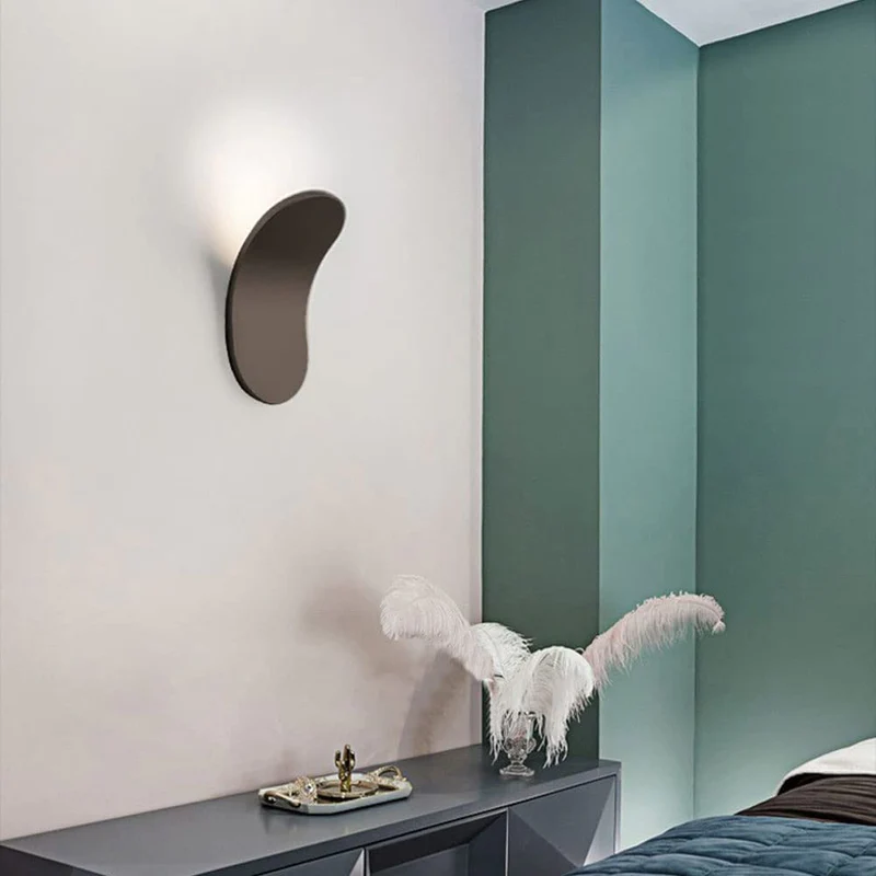 NORDORIS - Modern Wall Lamp with Artistic Appeal