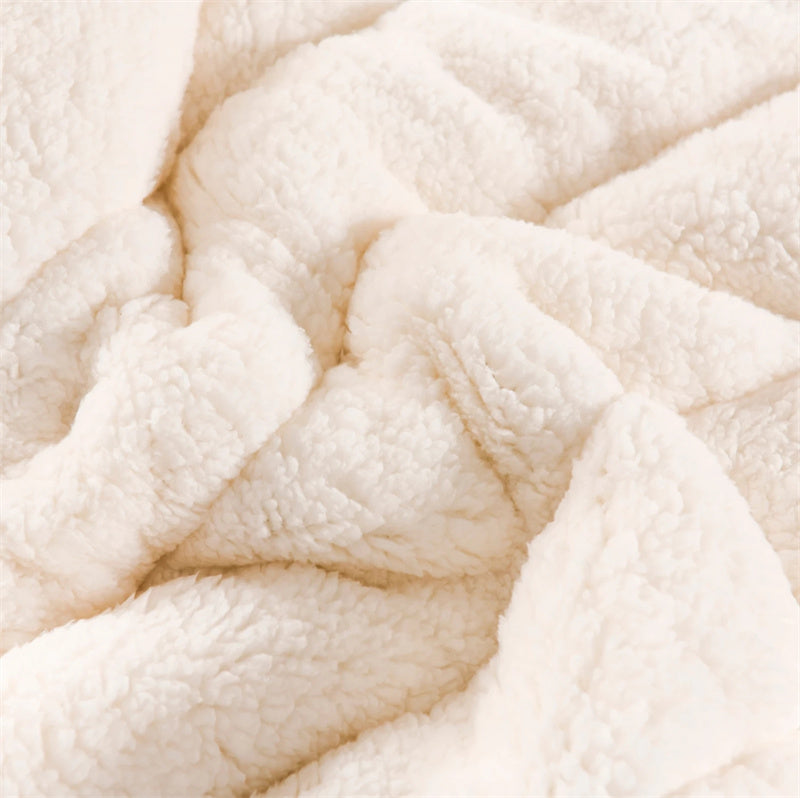 LammeFleece - Luxe Fleece Blanket for Cosy Evenings