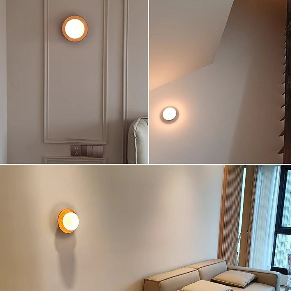 HoutWit - Minimalist Wall Lamp with Wood Accent