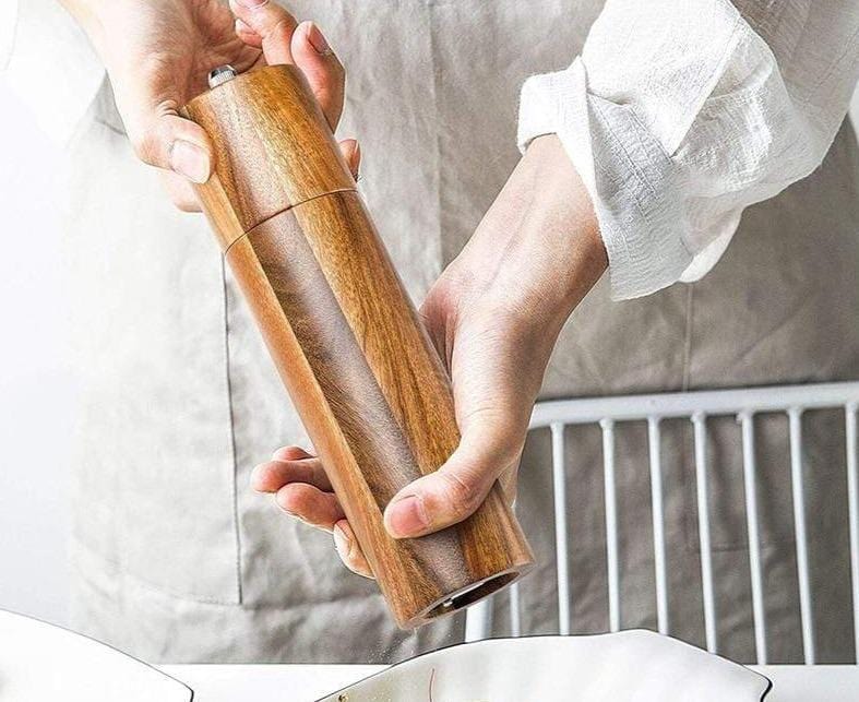 Salt and Pepper Mills - Wooden Structure - Sustainable & Stylish