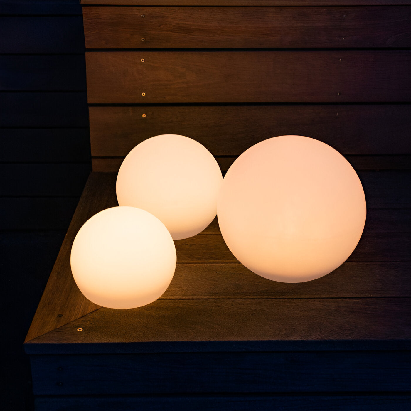 LunaSphere – Colourful LED Balls for Magical Atmospheres