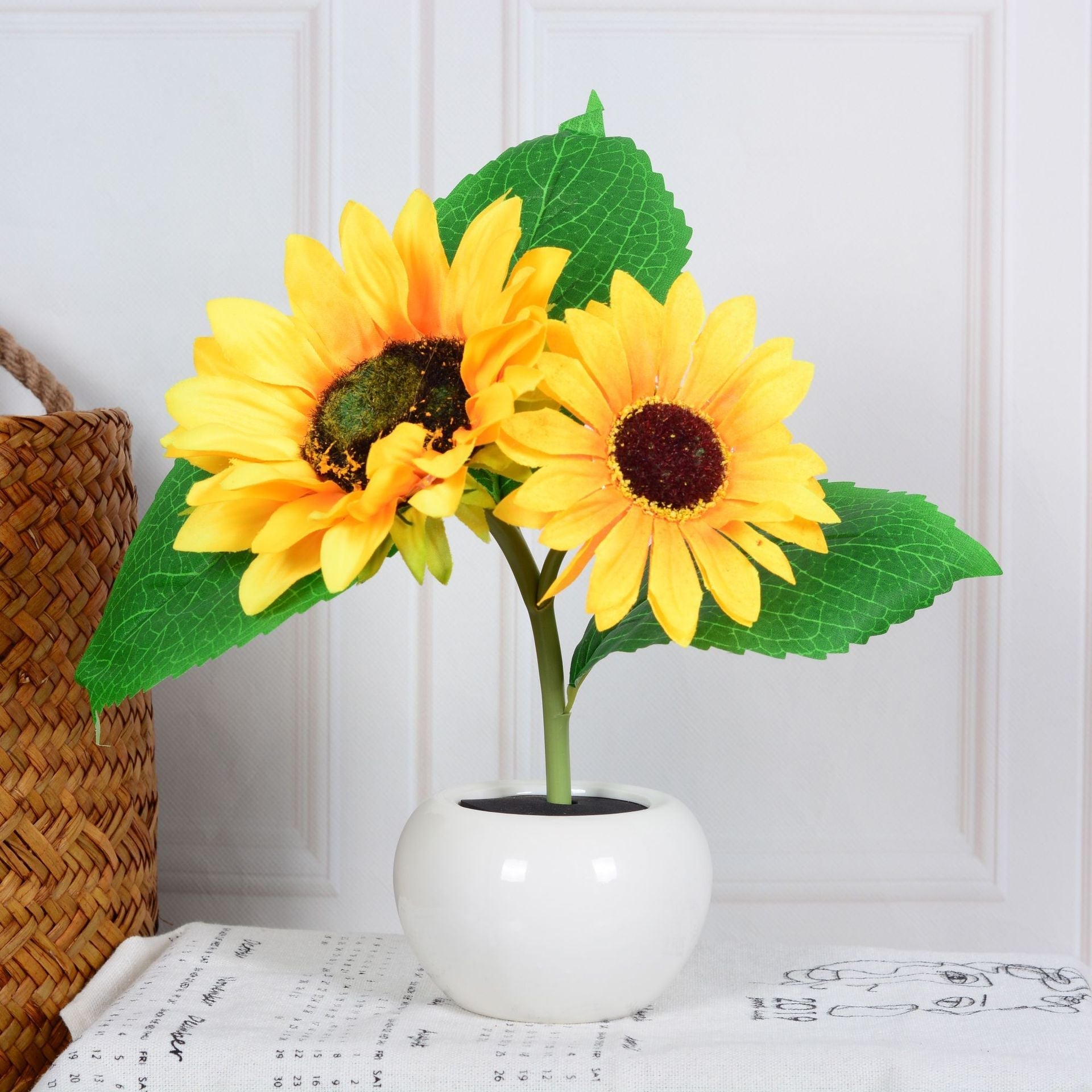 LED Table Lamp with Sunflowers – Atmospheric Night Light with 24 LEDs, USB Rechargeable, Ideal for Bedroom, Desk or Gift