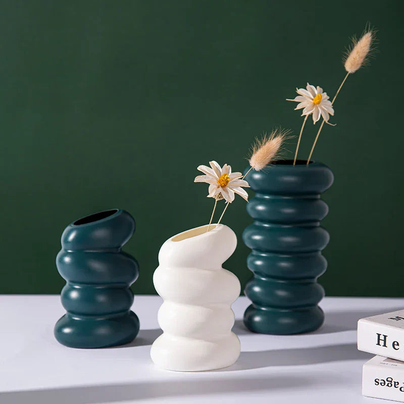 Plastic Flower Vase - Spiral Design, Ideal for Plants and Table Decoration in the Living Room