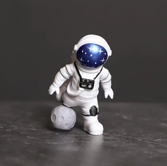 Norwegian Astronaut Figurine Made of Resin - Educational Toy and Decoration for Children (7-9 cm high)