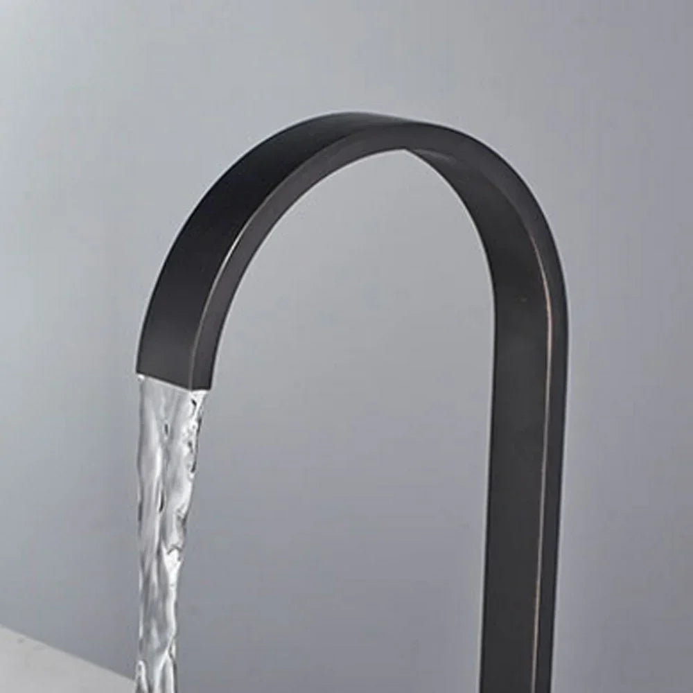 Flat kitchen tap made of solid brass – Sleek matte black finish