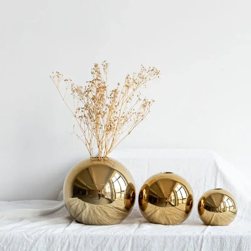 Golden Ball Ceramic Vase - Simple Style Decorative Accessory