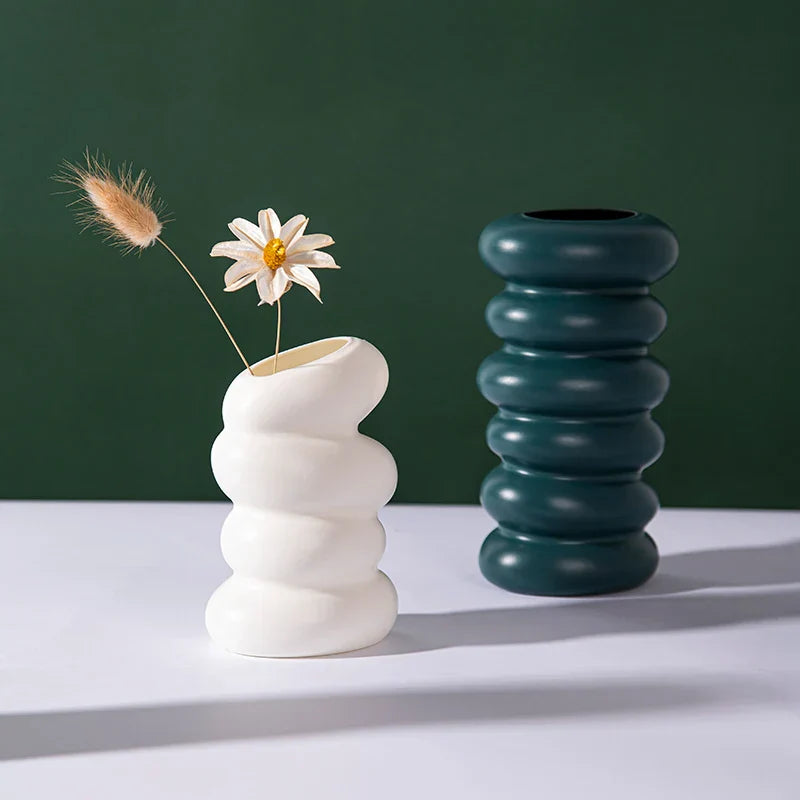 Plastic Flower Vase - Spiral Design, Ideal for Plants and Table Decoration in the Living Room