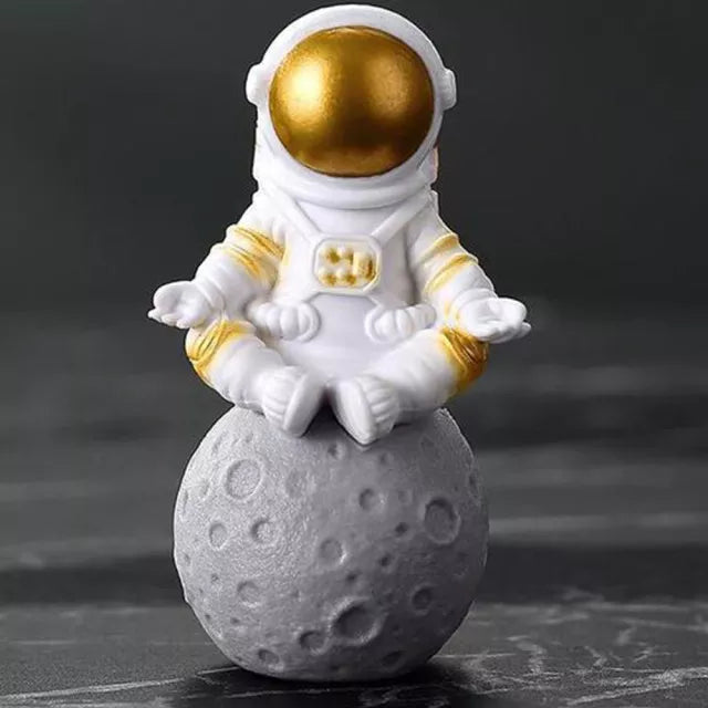 Norwegian Astronaut Figurine Made of Resin - Educational Toy and Decoration for Children (7-9 cm high)