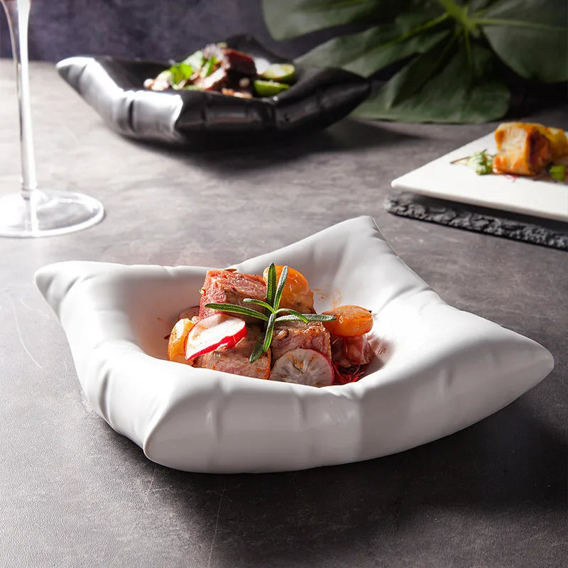 Elegant Porcelain Bowl - Stylish Serving Dish for a Luxurious Dining Experience