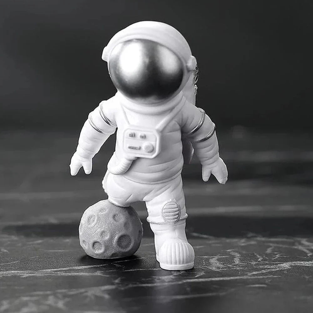 Norwegian Astronaut Figurine Made of Resin - Educational Toy and Decoration for Children (7-9 cm high)