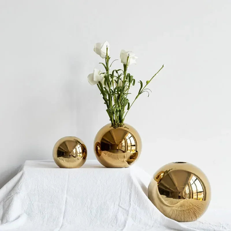 Golden Ball Ceramic Vase - Simple Style Decorative Accessory