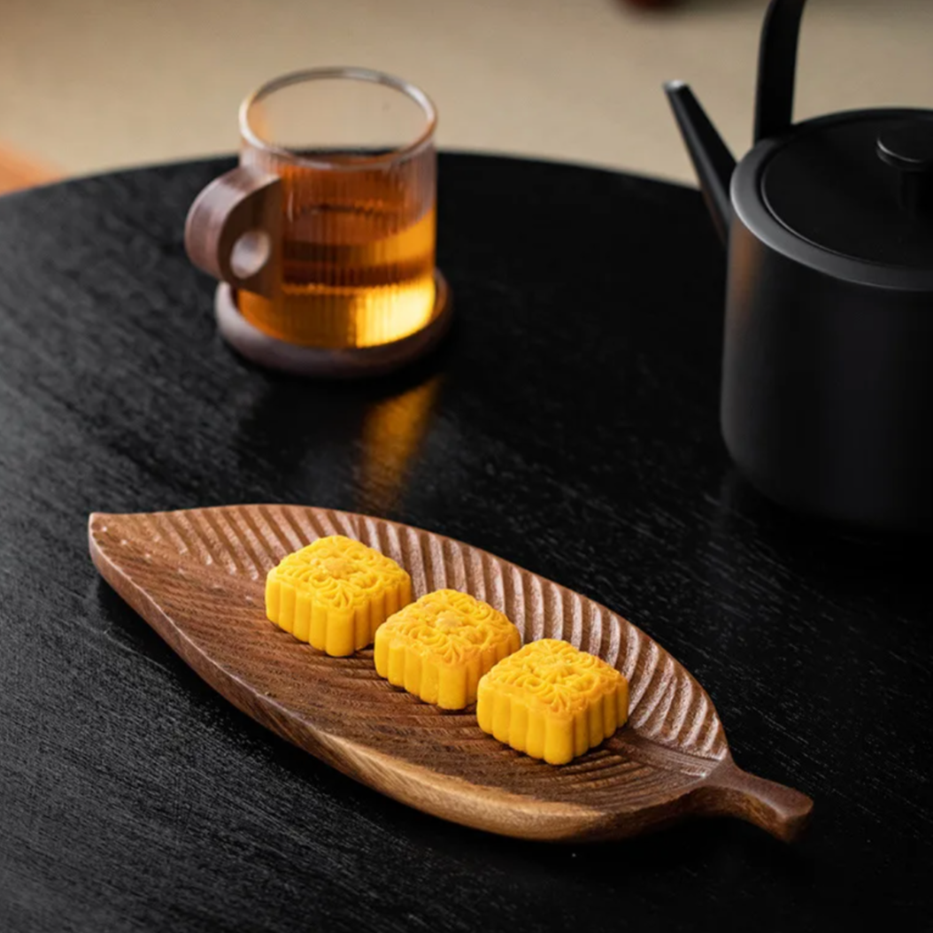 LeafLuxe - Walnut Wood Leaf Plate for Stylish Serving