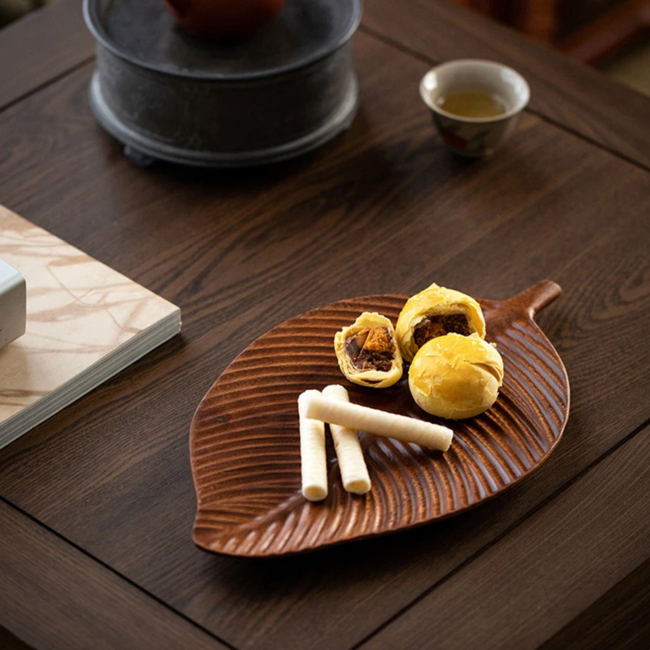 LeafLuxe - Walnut Wood Leaf Plate for Stylish Serving