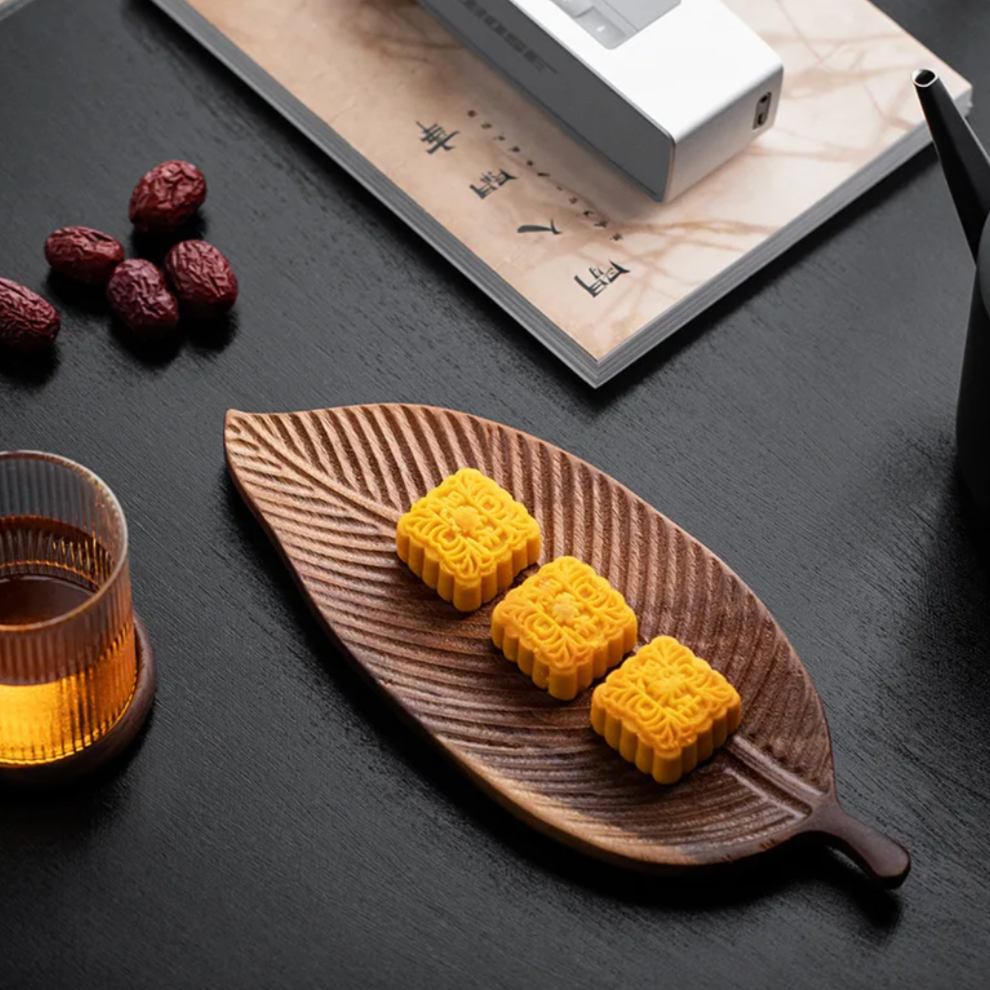 LeafLuxe - Walnut Wood Leaf Plate for Stylish Serving