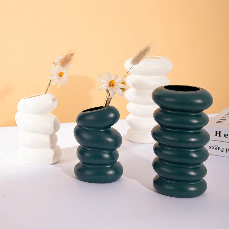 Plastic Flower Vase - Spiral Design, Ideal for Plants and Table Decoration in the Living Room