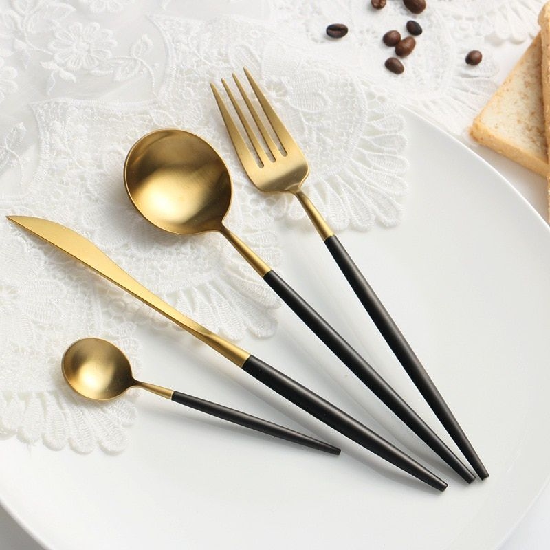 GlamBlend - Black-Gold Cutlery Set (24 pieces) for Elegant Table Decoration