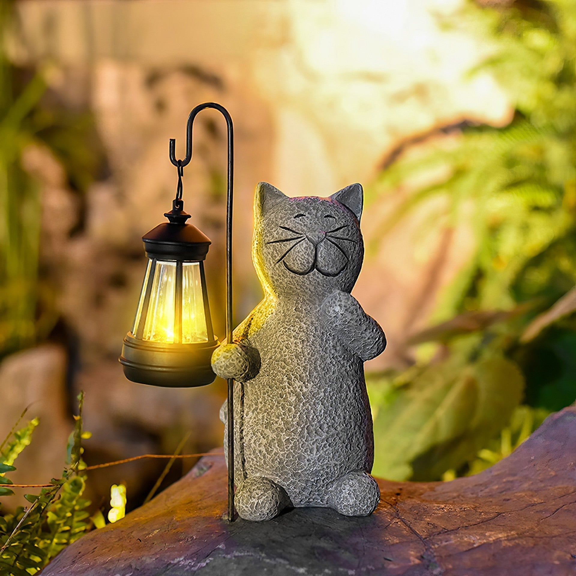 LumiFelis - Golden Glow Cat: A Magical Garden Lamp