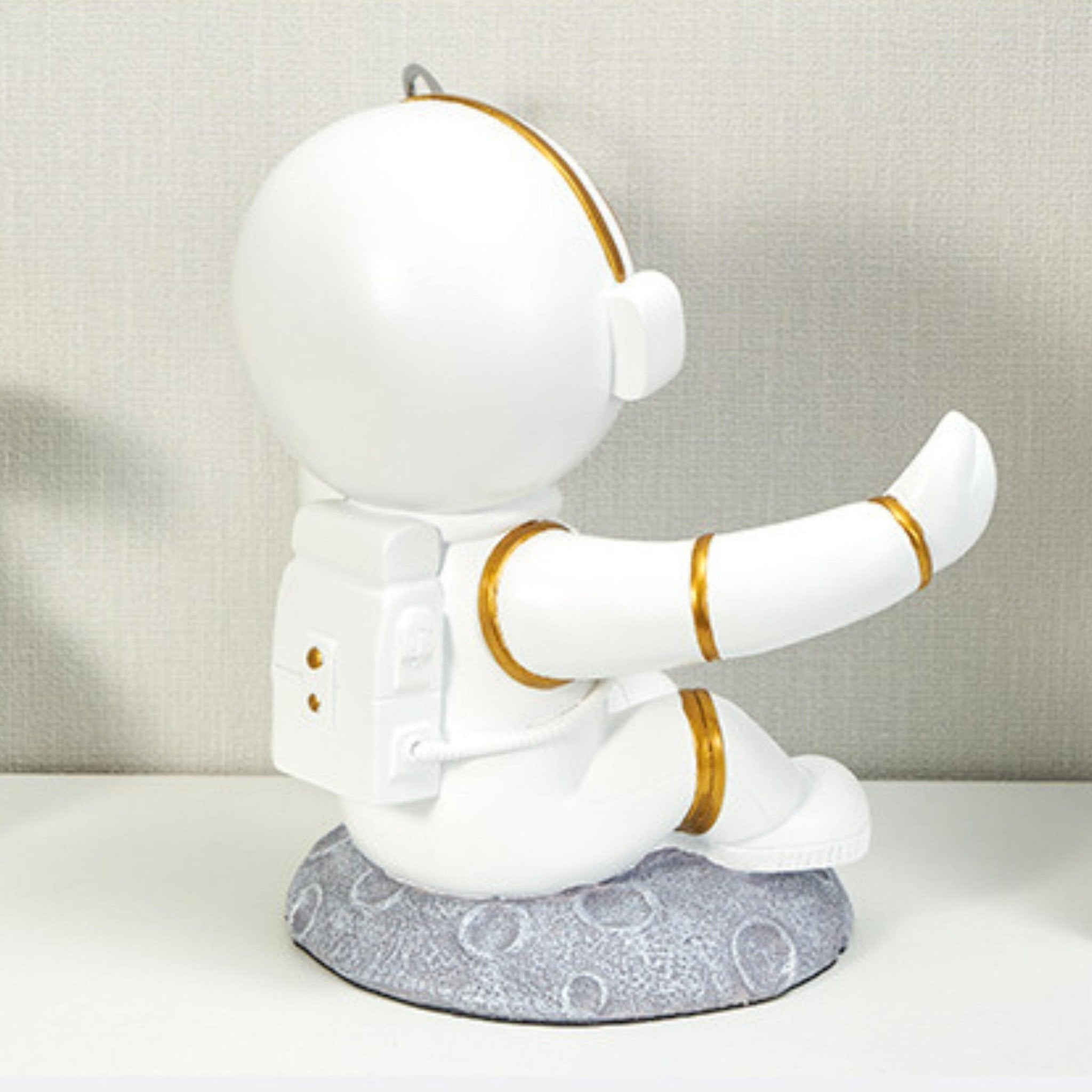 Astronaut Wine Bottle Holder with Corkscrew Support – Sturdy and Compact Decoration