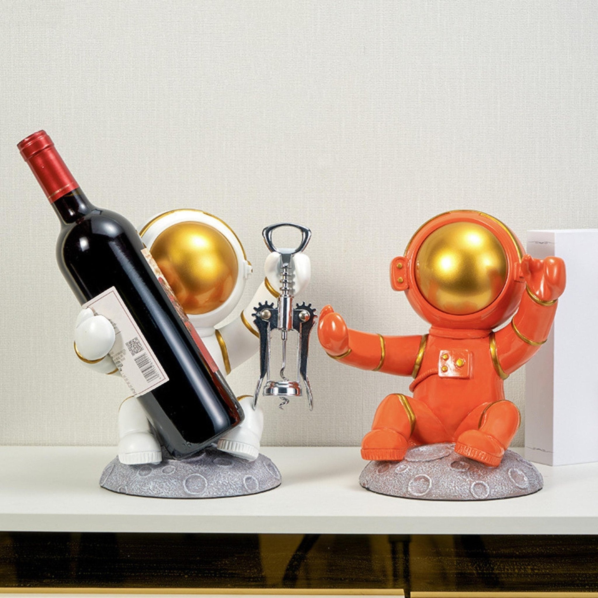 Astronaut Wine Bottle Holder with Corkscrew Support – Sturdy and Compact Decoration