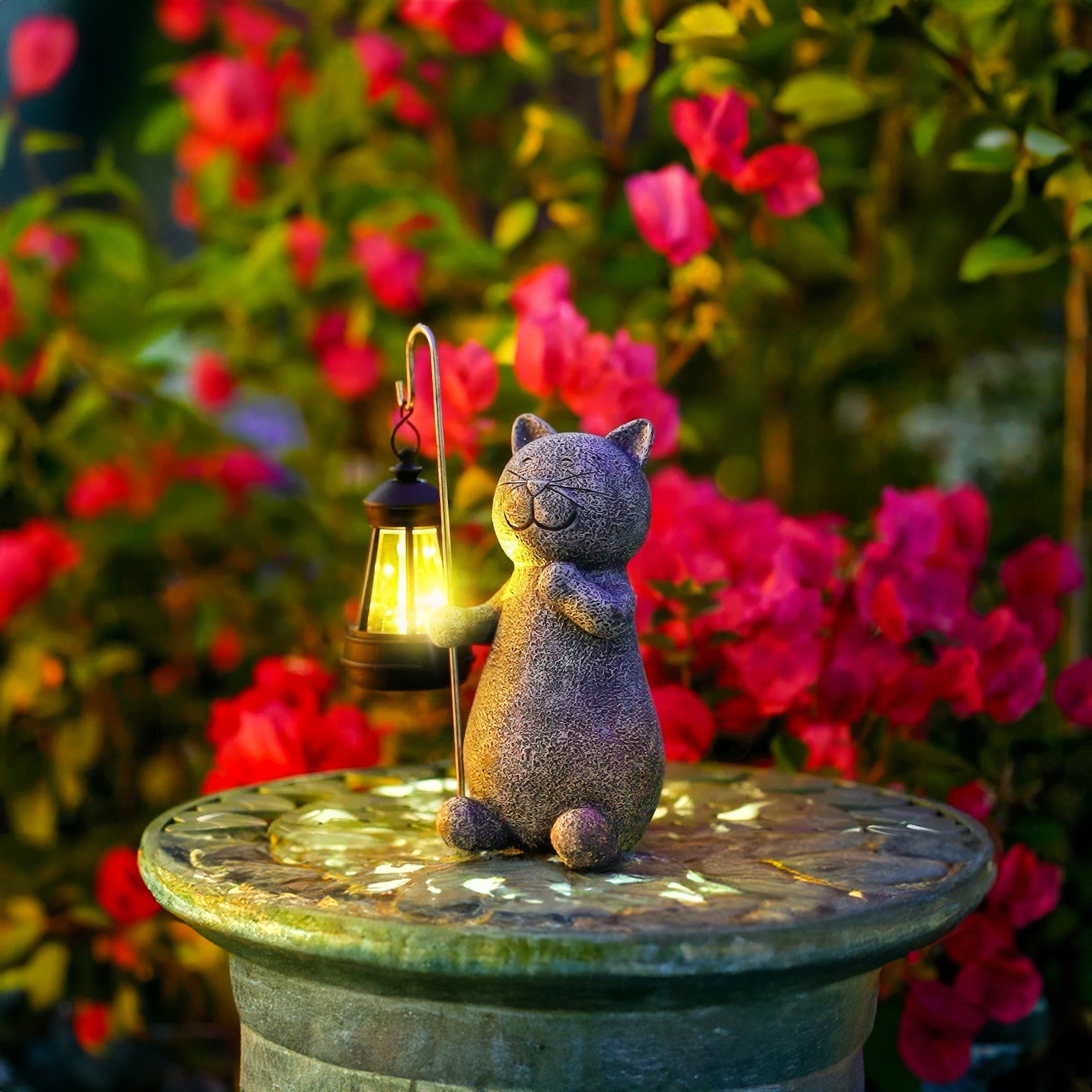 LumiFelis - Golden Glow Cat: A Magical Garden Lamp