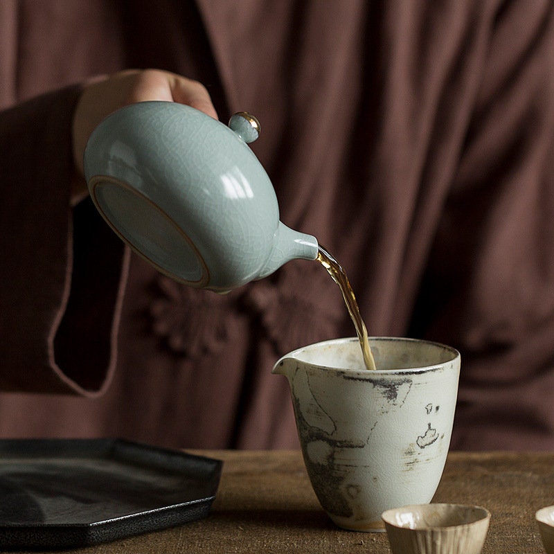 Norwegian Resin Teapot with Wooden Side Handle – Japanese Ceramic Teapot