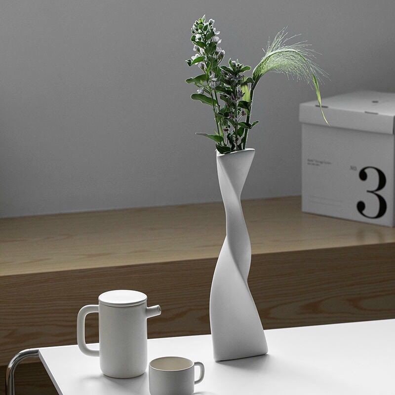 Velura White Ceramic Vase – Elegant Décor Piece for Sophisticated Flower Arrangements