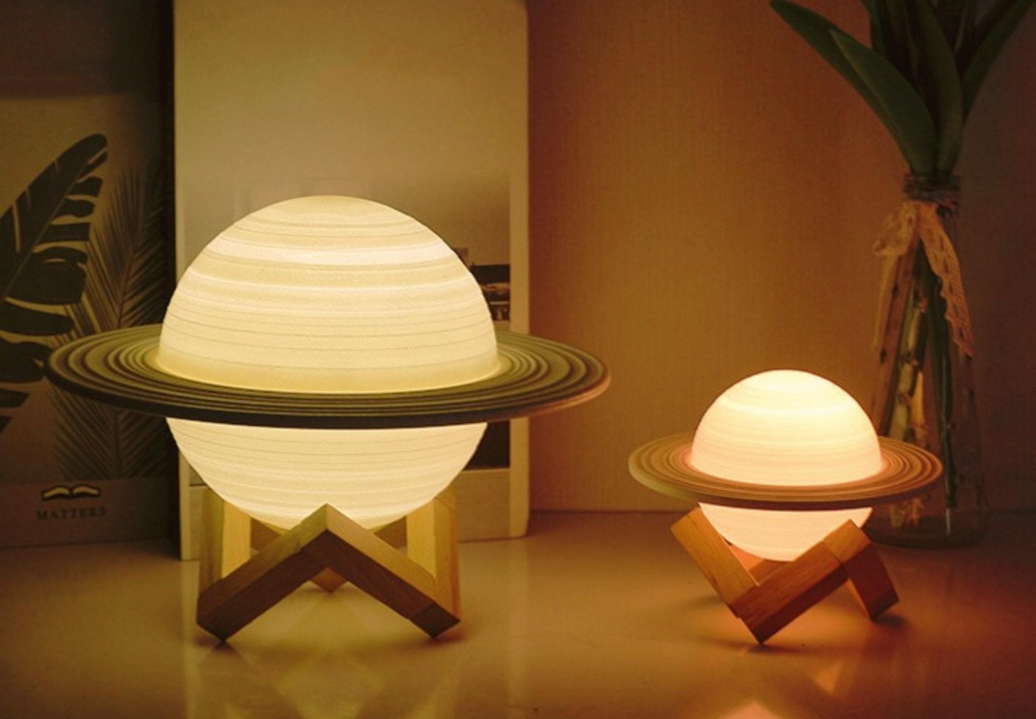 Children's Night Light with Saturn Design – Wooden Base and 3 Light Colours