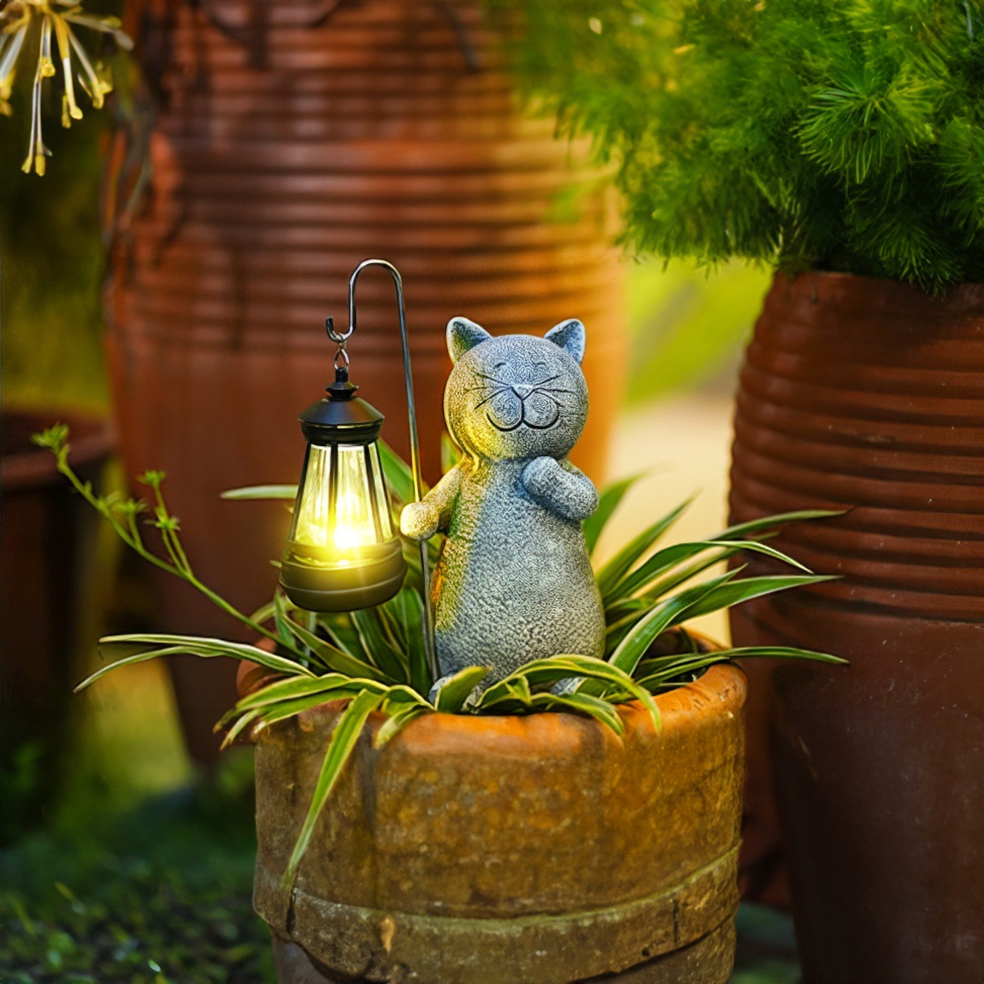 LumiFelis - Golden Glow Cat: A Magical Garden Lamp