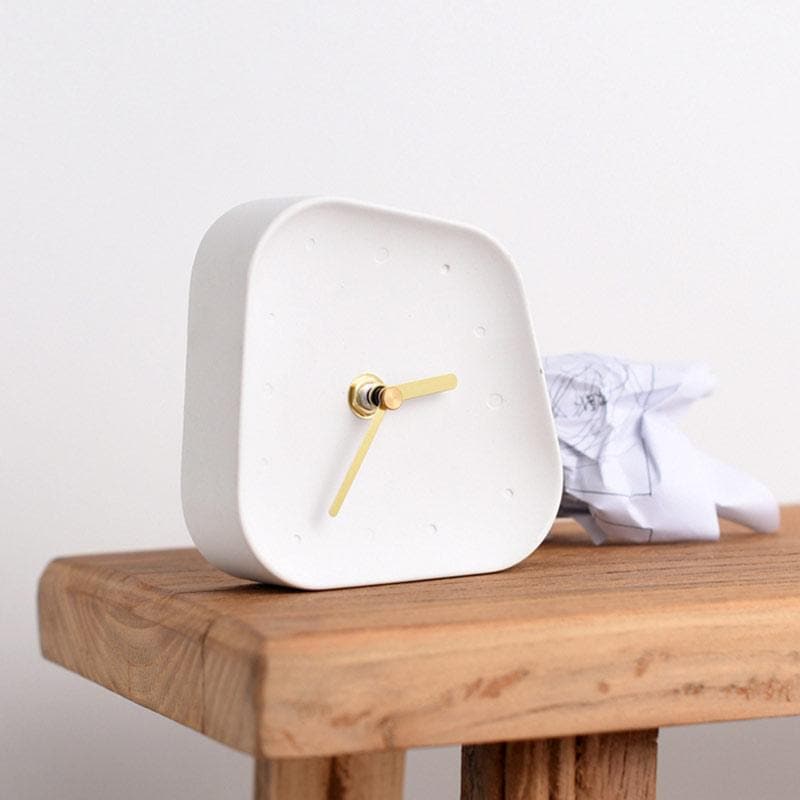 Silent Retro Desk Clock in Concrete – Analogue, 5 Colours, Gold-Coloured Hands