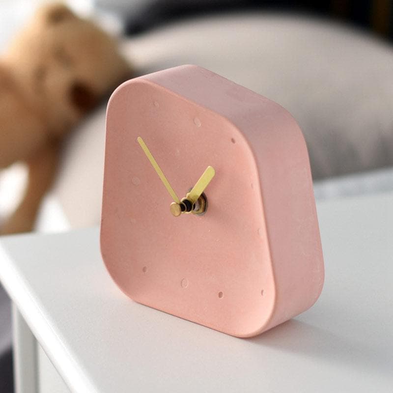 Silent Retro Desk Clock in Concrete – Analogue, 5 Colours, Gold-Coloured Hands