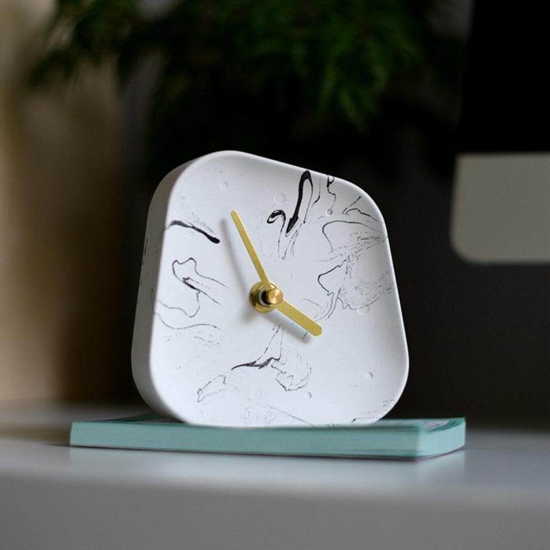 Silent Retro Desk Clock in Concrete – Analogue, 5 Colours, Gold-Coloured Hands