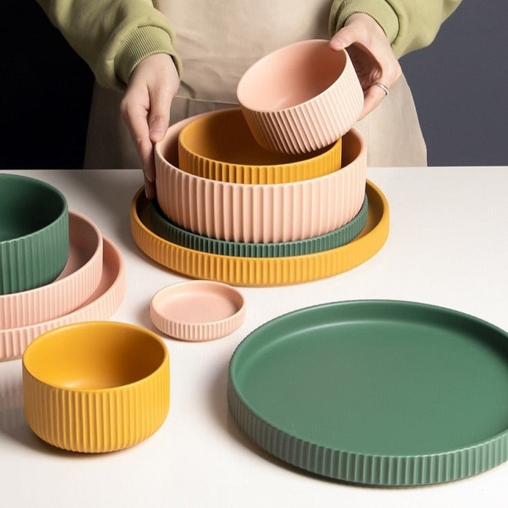 Round Ceramic Plates and Bowls - Colourful and Modern Design for Every Table