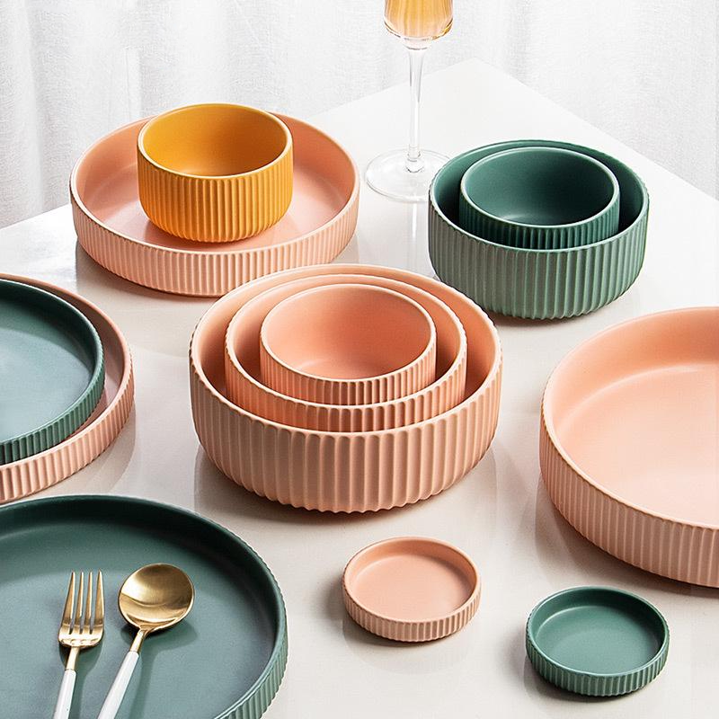 Round Ceramic Plates and Bowls - Colourful and Modern Design for Every Table