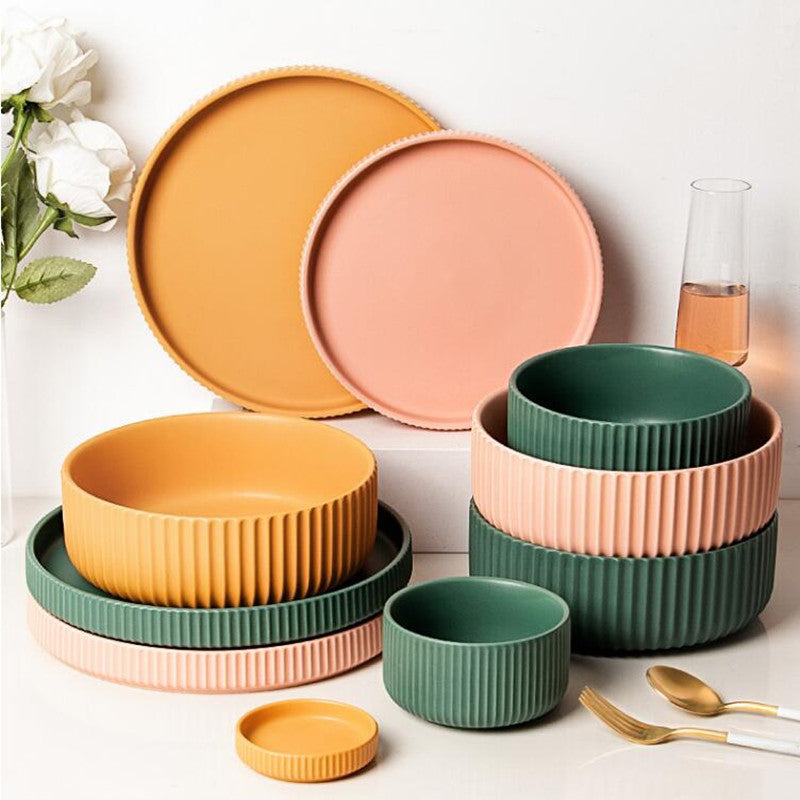 Round Ceramic Plates and Bowls - Colourful and Modern Design for Every Table