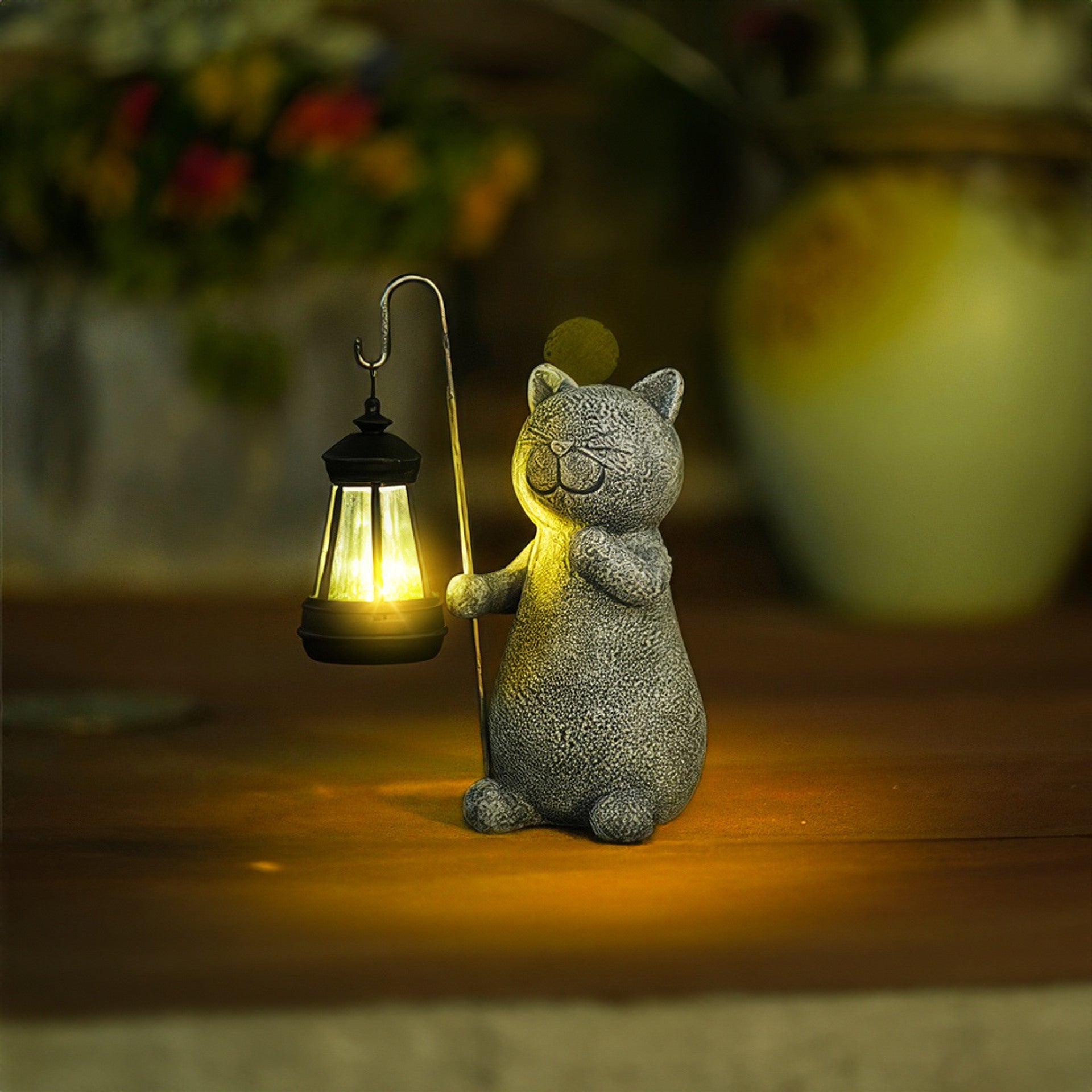 LumiFelis - Golden Glow Cat: A Magical Garden Lamp